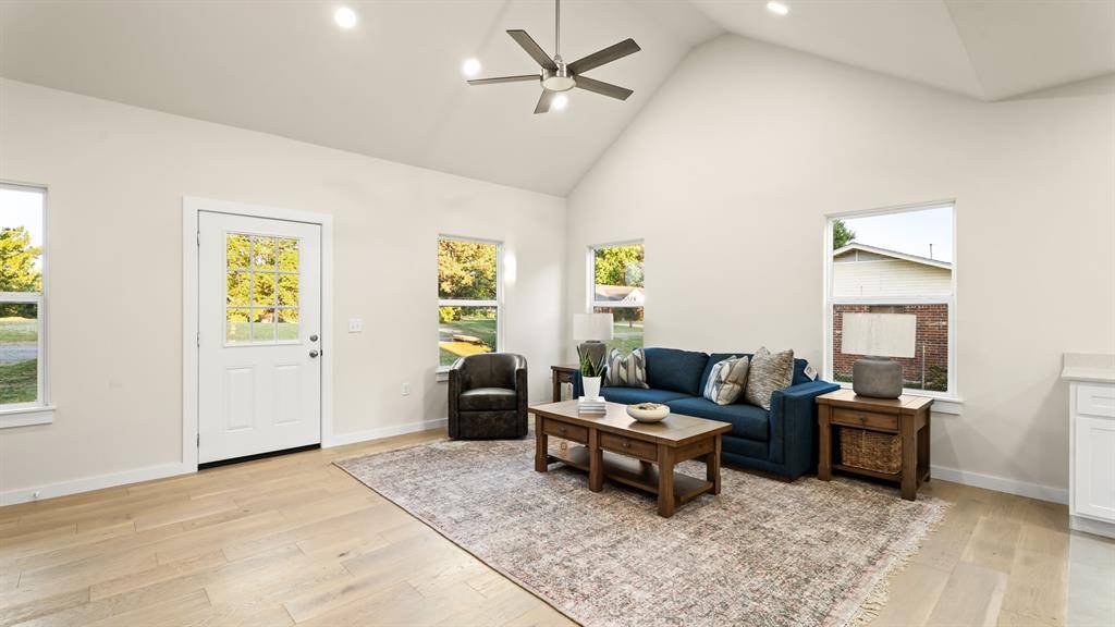 1867 Rockford DR, Eufaula, OK 74432