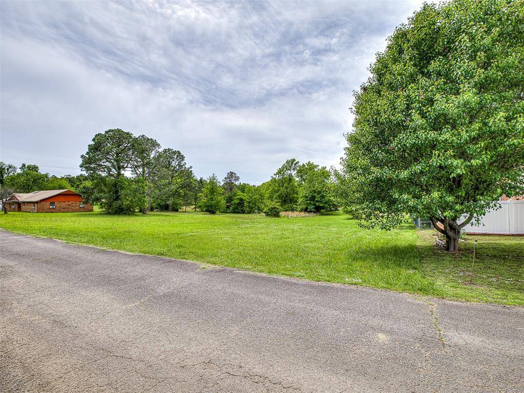 1749 Rockford DR, Eufaula, OK 74432