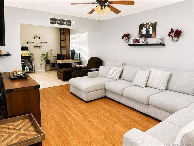 1813 Bellaire CIR, Moore, OK 73160