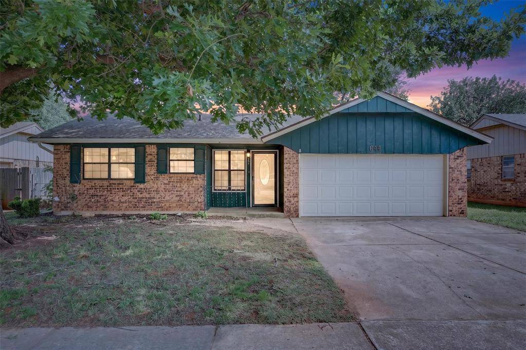 644 W Forster DR, Mustang, OK 73064