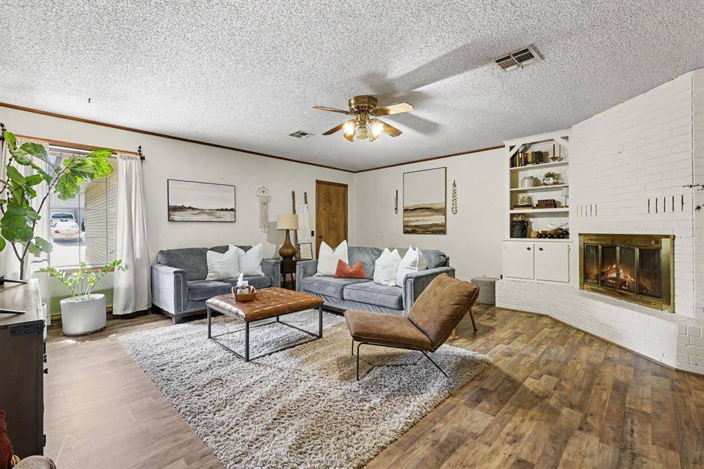 5904 N College ST, Warr Acres, OK 73122
