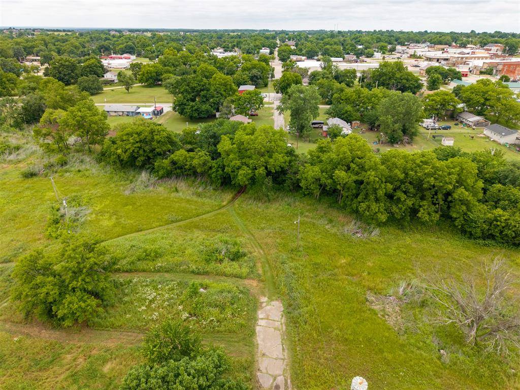 6th ST, Prague, OK 74864