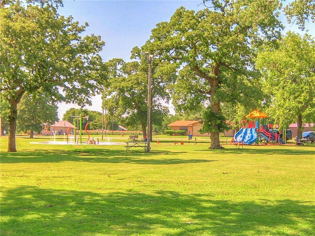 703 W Adams ST, Crescent, OK 73028