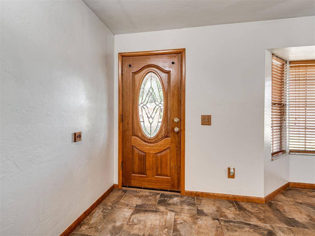 703 W Adams ST, Crescent, OK 73028