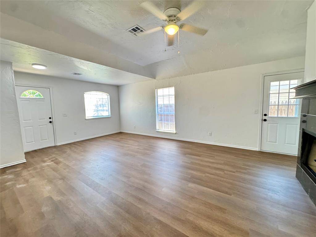 223 W 6th ST, Edmond, OK 73003