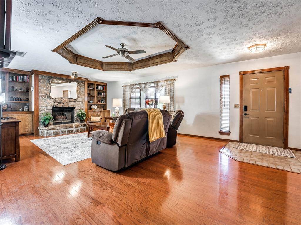 12000 SW 7th ST, Yukon, OK 73099