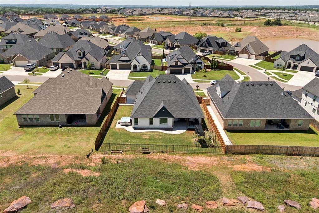 8701 Beechgrove DR, Arcadia, OK 73007