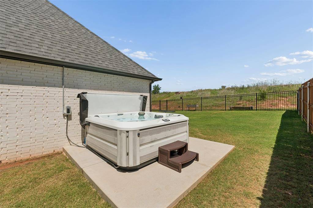 8701 Beechgrove DR, Arcadia, OK 73007