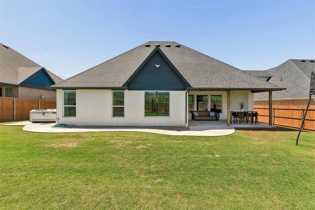 8701 Beechgrove DR, Arcadia, OK 73007