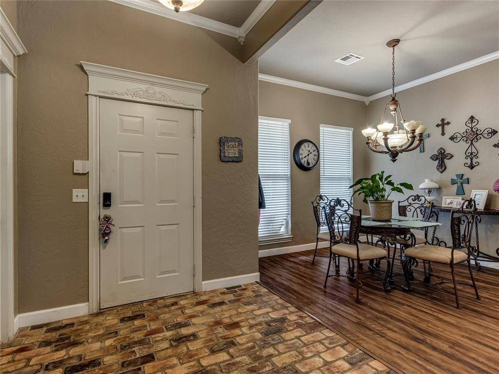 324 E Charlotte TER, Mustang, OK 73064
