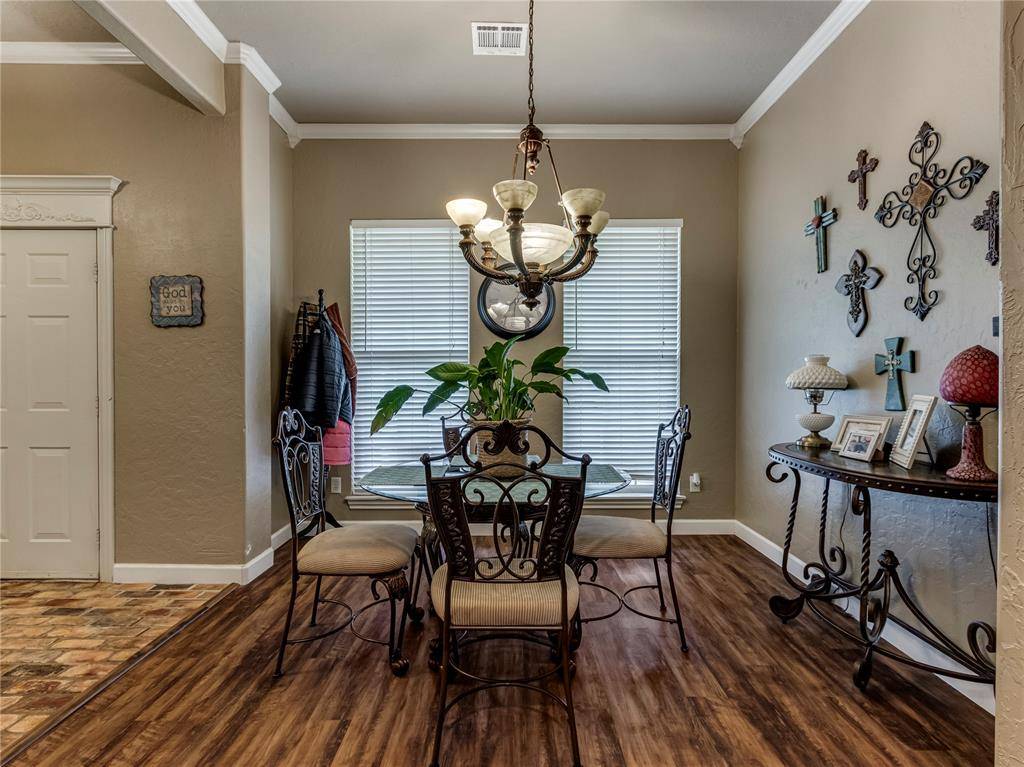 324 E Charlotte TER, Mustang, OK 73064