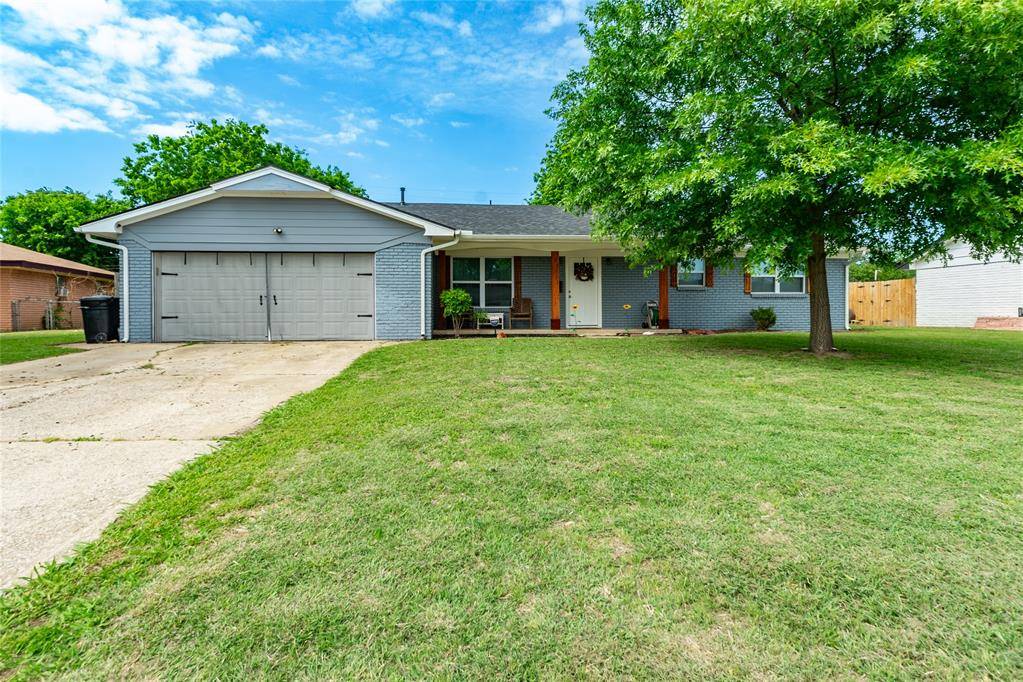 913 SW 6th ST, Moore, OK 73160