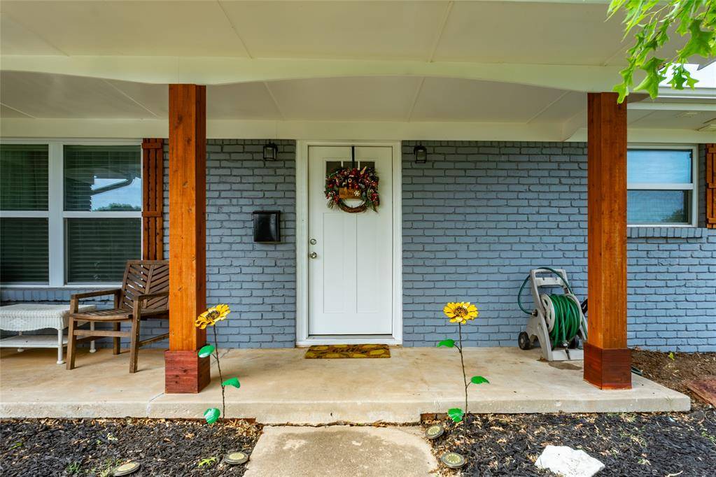 913 SW 6th ST, Moore, OK 73160