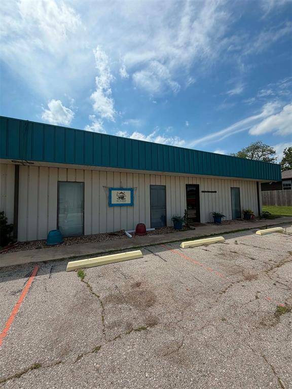 300 W Main ST, Stratford, OK 74872