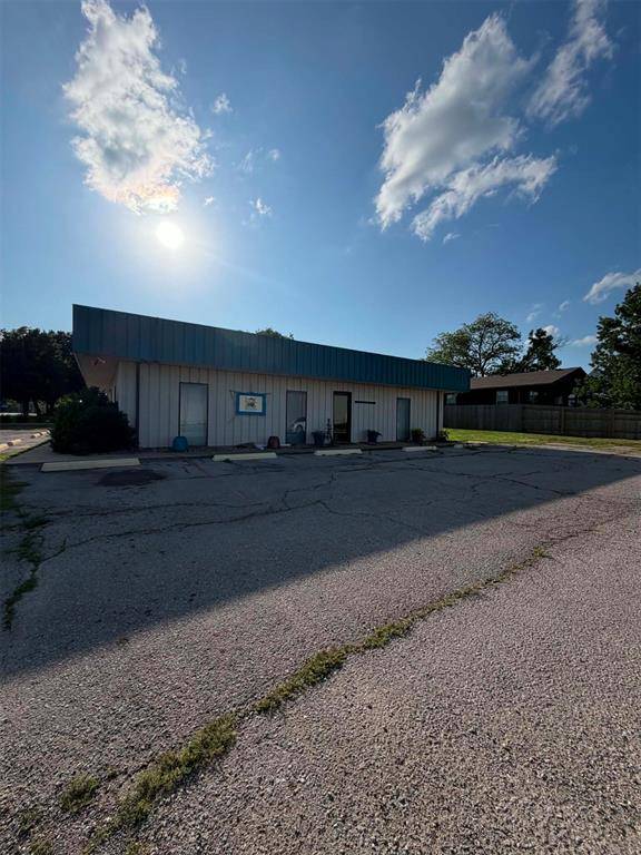 300 W Main ST, Stratford, OK 74872