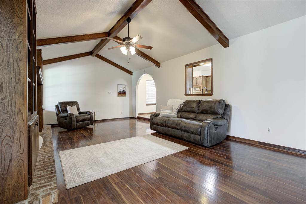 11020 Coachmans RD, Yukon, OK 73099