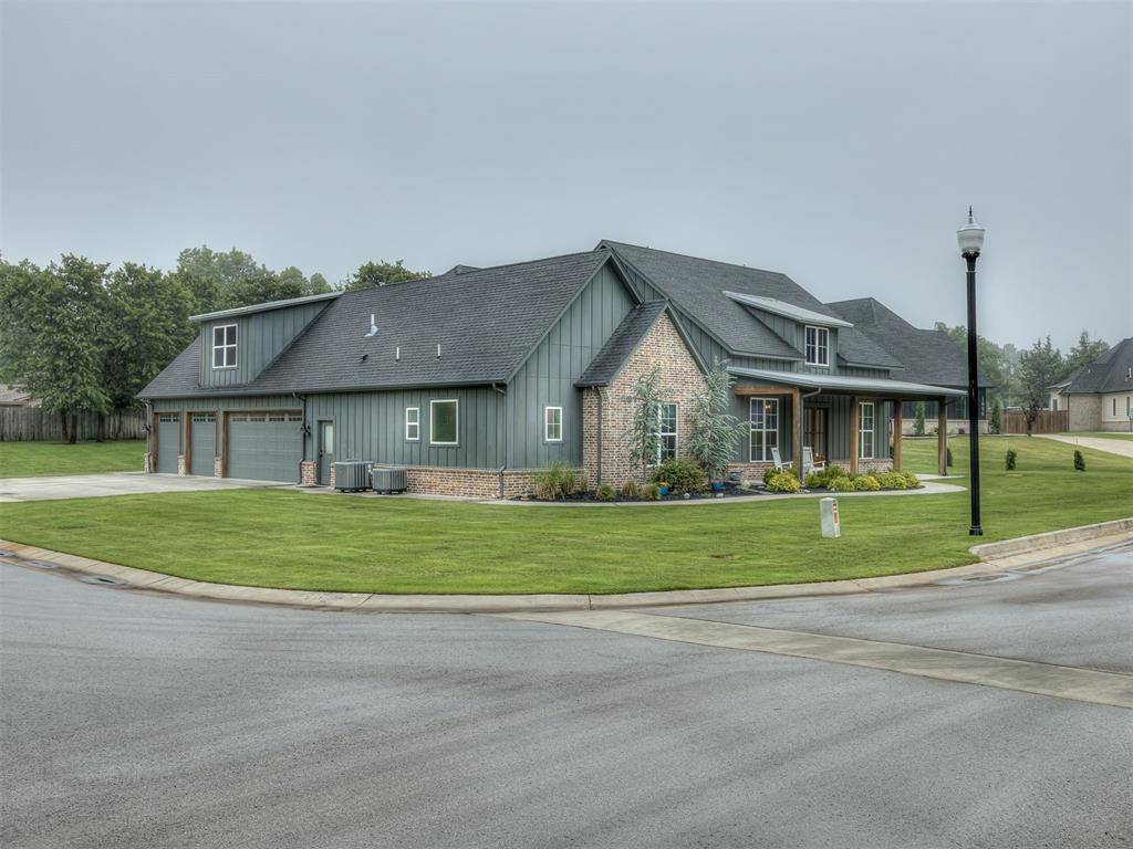 1880 Shaylee LN, Choctaw, OK 73020