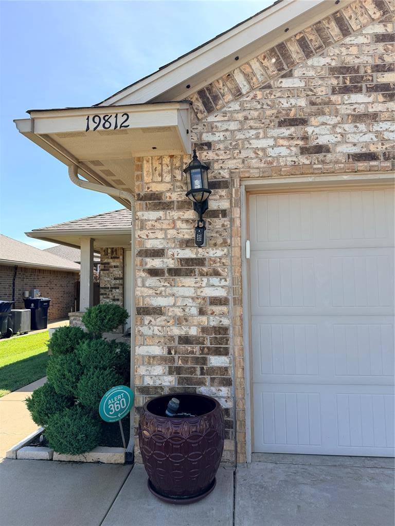 19812 Barrister CIR, Edmond, OK 73012