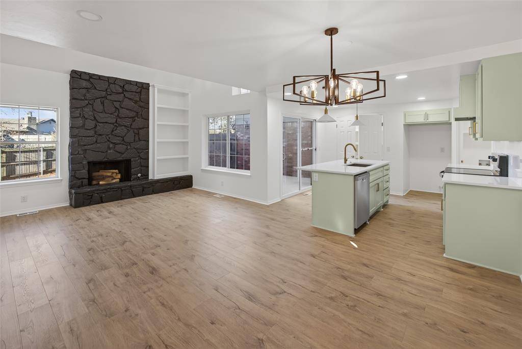 15 Coventry CT, Edmond, OK 73012