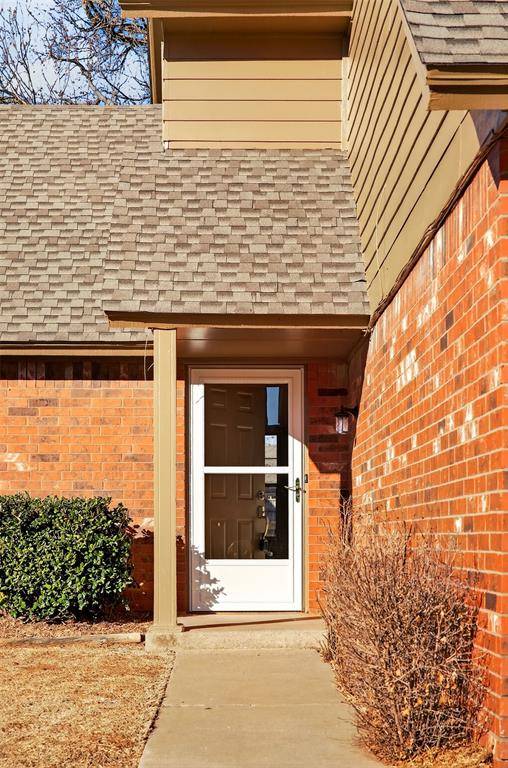 15 Coventry CT, Edmond, OK 73012