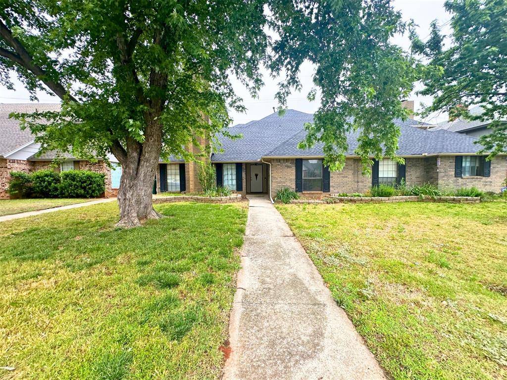 6913 N Spinnaker LN, Oklahoma City, OK 73116