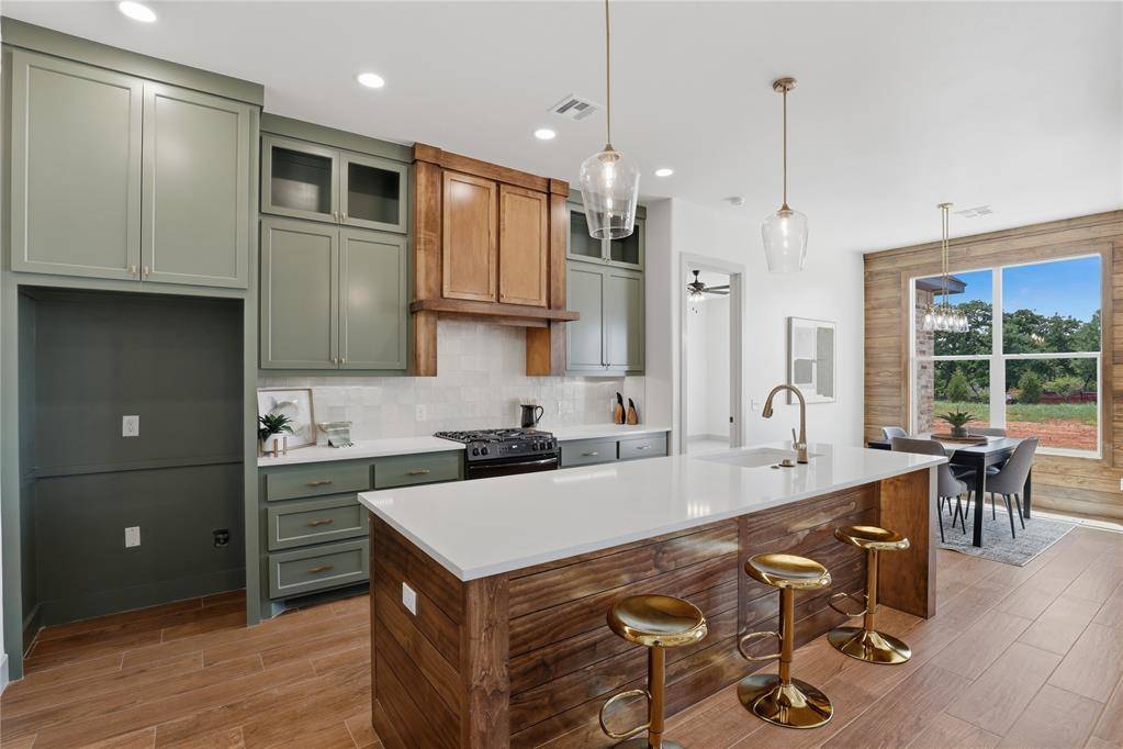 1240 Twin Oaks Dr, Blanchard, OK 73010