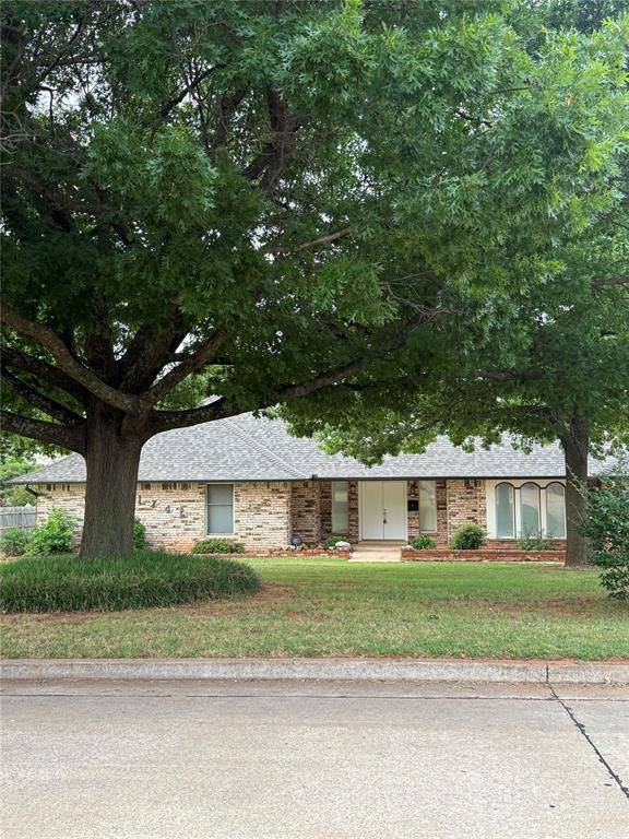 1746 W David DR, Mustang, OK 73064