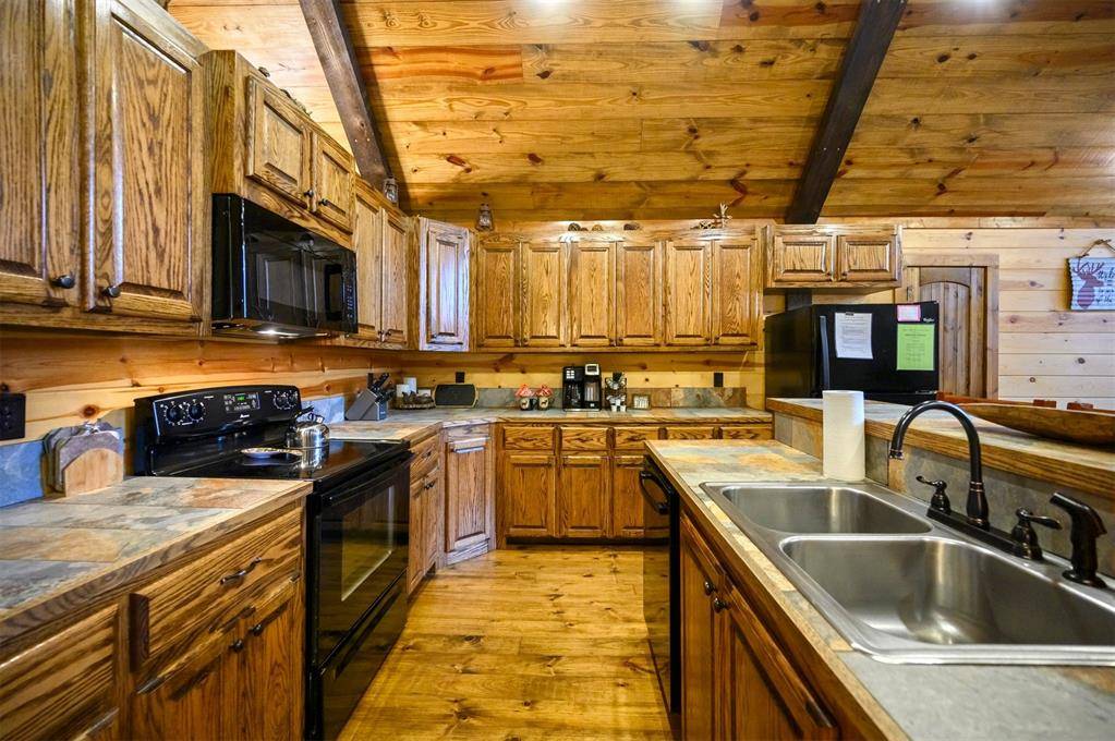 528 Timber Creek TRL, Broken Bow, OK 74728