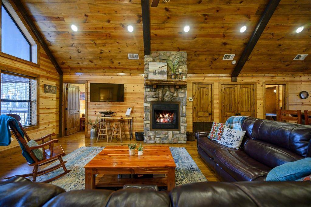 528 Timber Creek TRL, Broken Bow, OK 74728