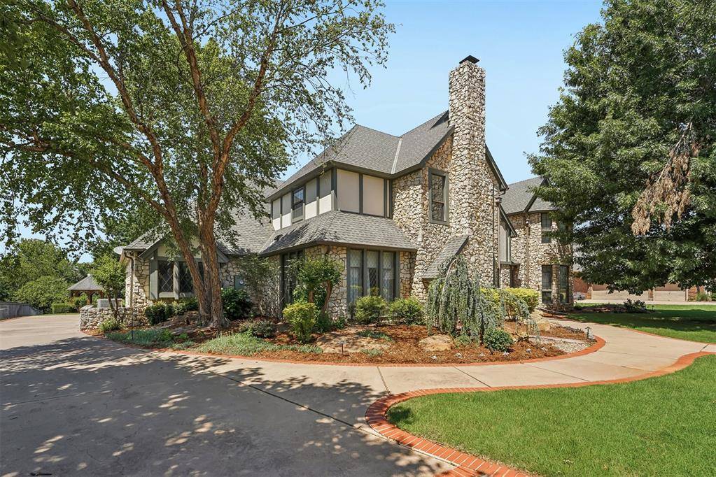 425 Country Club DR, Edmond, OK 73025