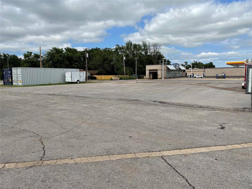 1401 W 3rd ST, Elk City, OK 73644