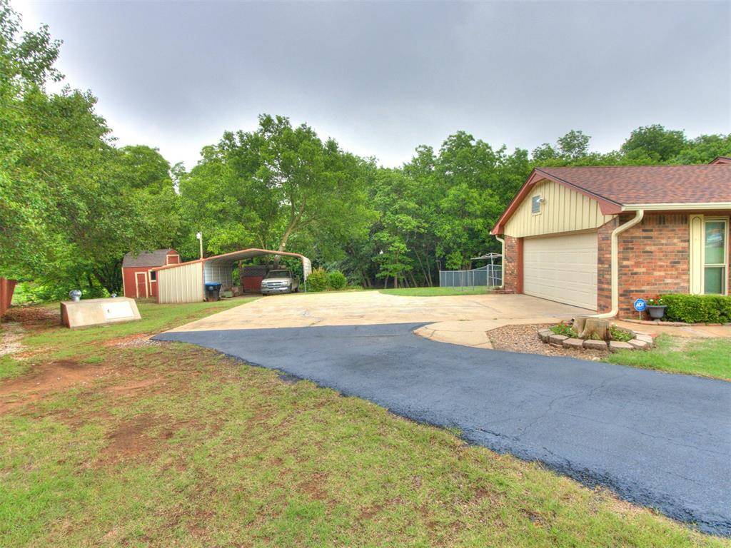 4221 Overland CIR, Noble, OK 73068