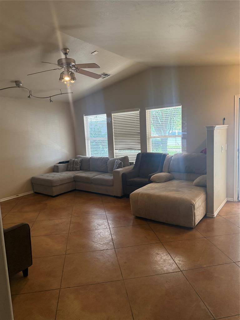 401 Poppy LN, Norman, OK 73069