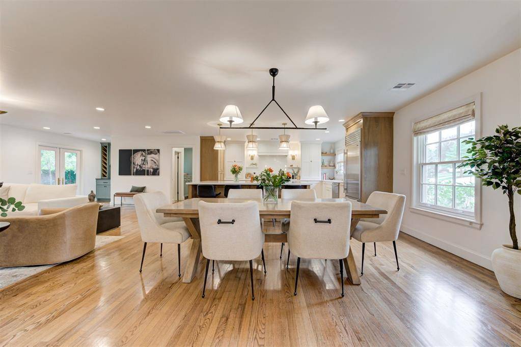 1118 Glenwood AVE, Nichols Hills, OK 73116