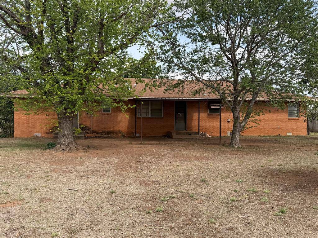 210 S 6th ST, Sentinel, OK 73664