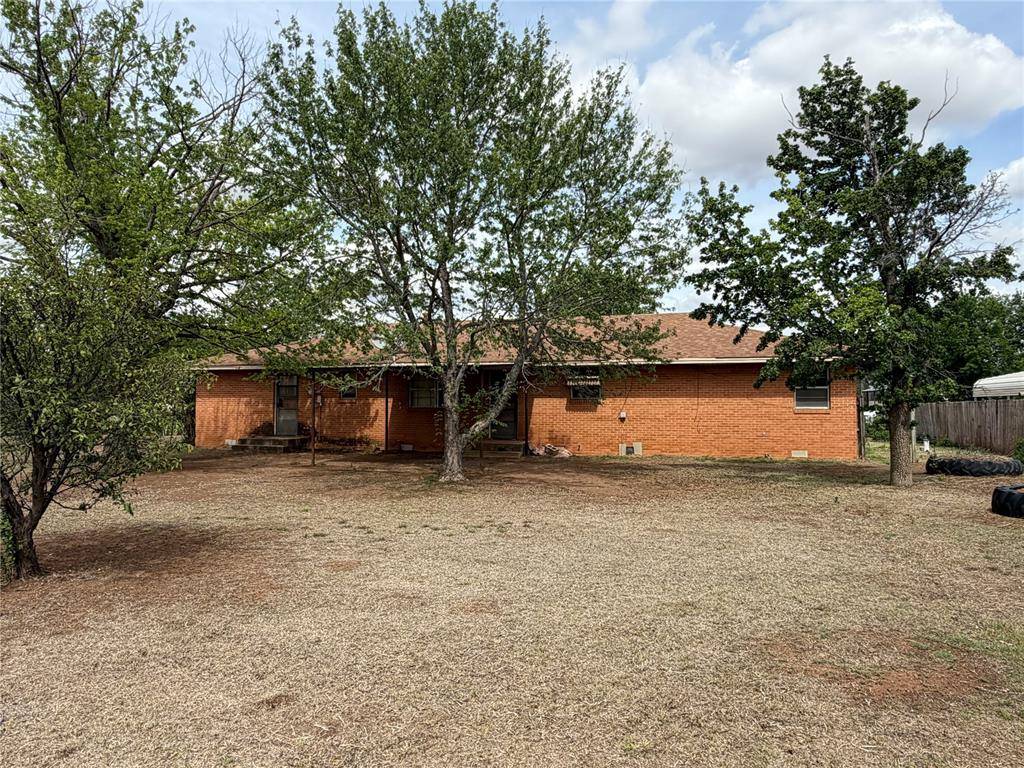 210 S 6th ST, Sentinel, OK 73664