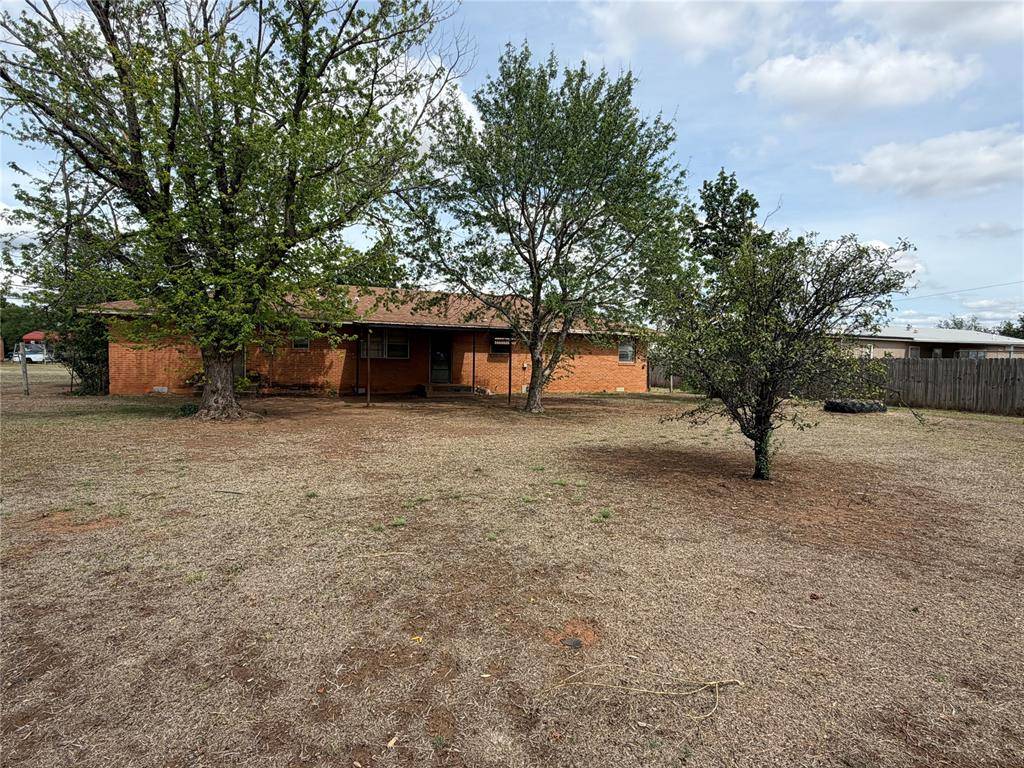 210 S 6th ST, Sentinel, OK 73664