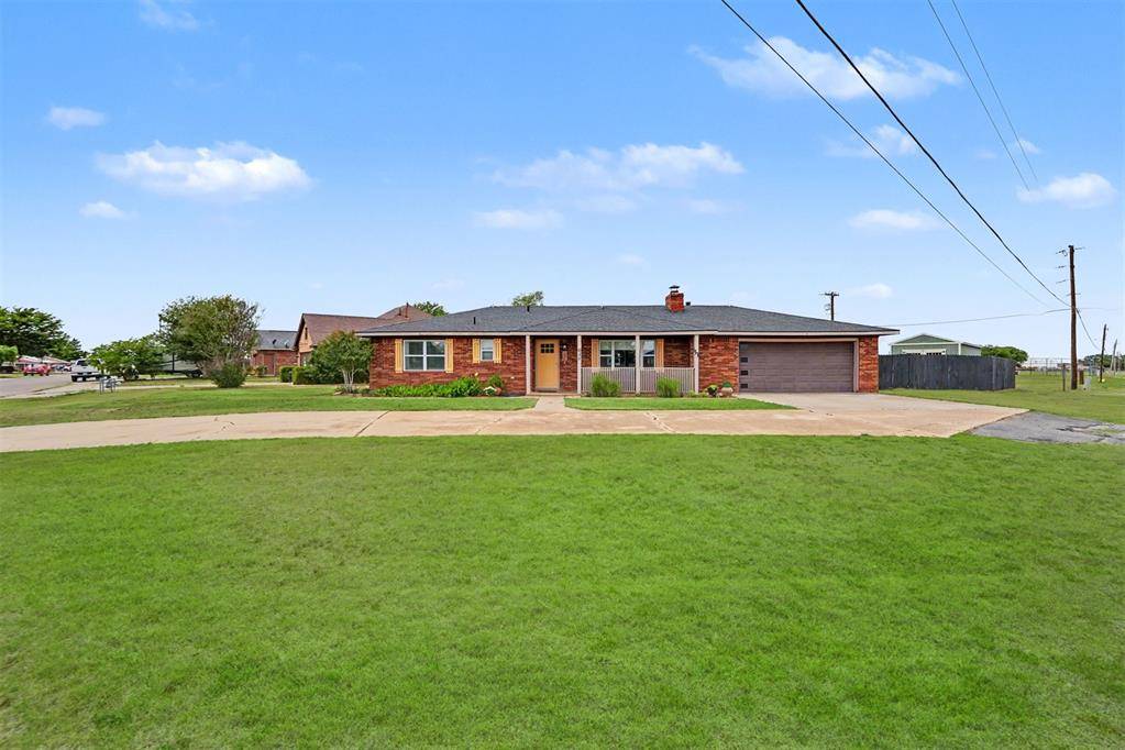 633 E Benton AVE, Sayre, OK 73662