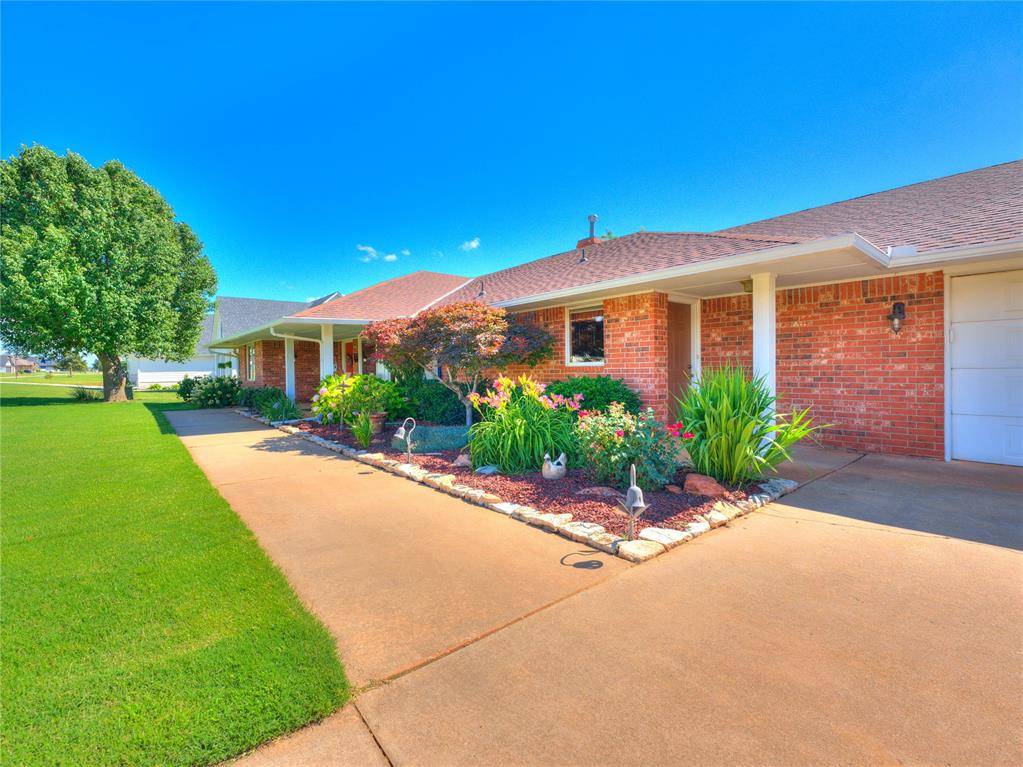 1725 Cedar Valley MNR, Guthrie, OK 73044