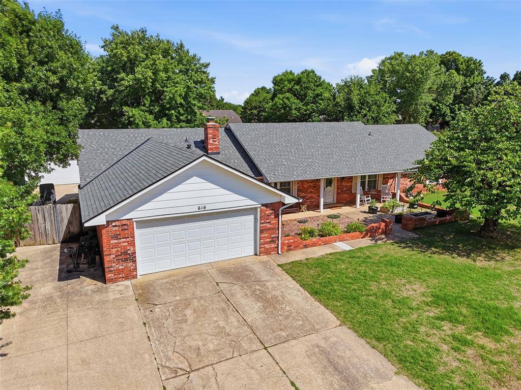 616 N Falcon WAY, Mustang, OK 73064