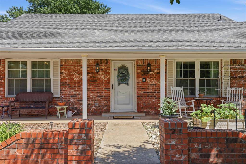 616 N Falcon WAY, Mustang, OK 73064
