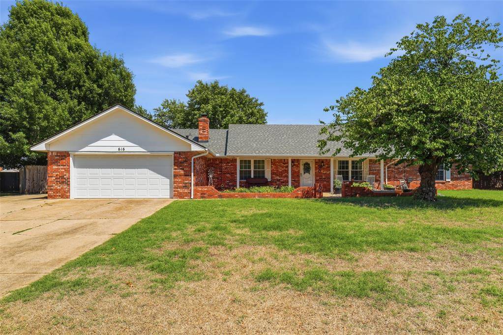 616 N Falcon WAY, Mustang, OK 73064