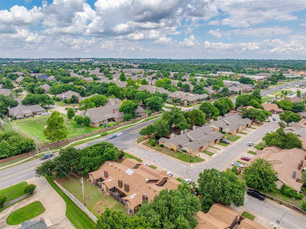 2910 Stonepoint Dr #2910, Edmond, OK 73034
