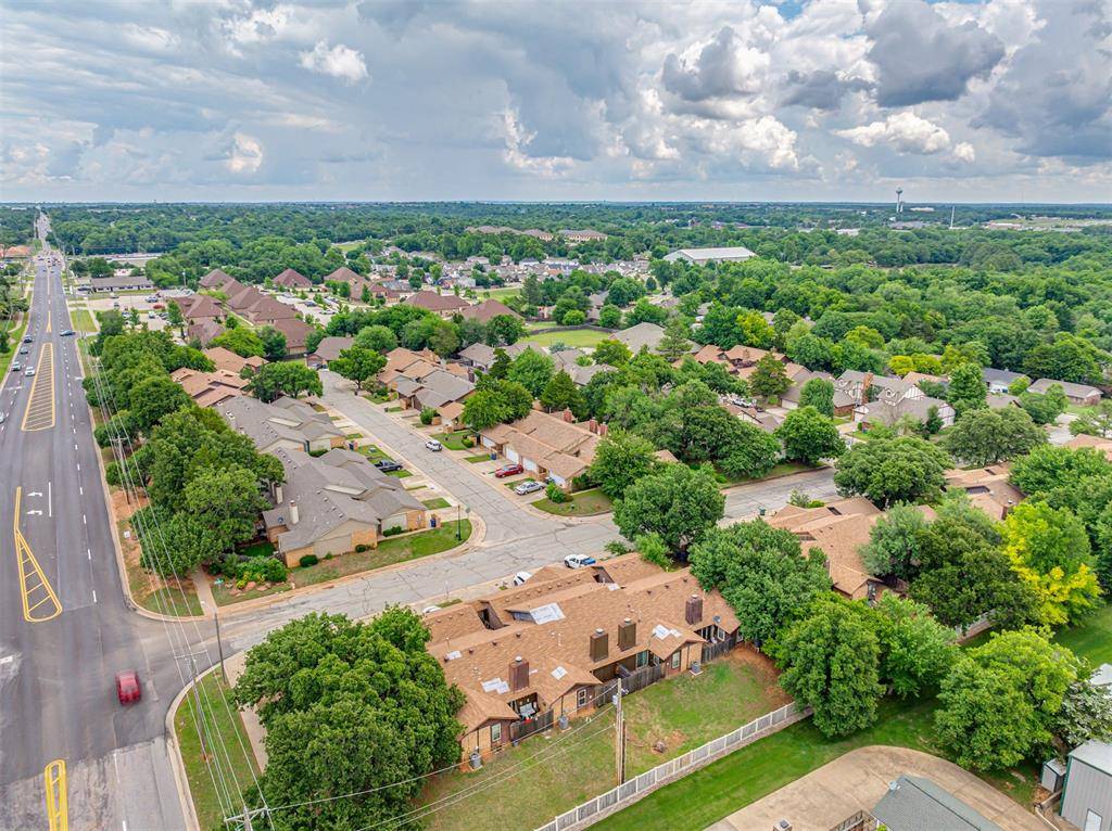 2910 Stonepoint Dr #2910, Edmond, OK 73034