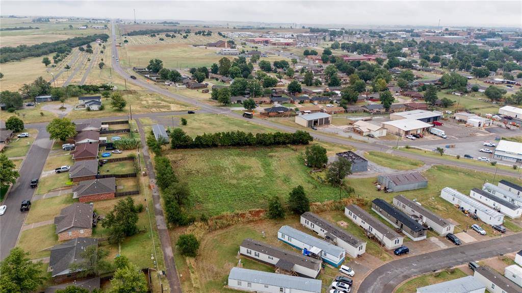NW Main ST, Weatherford, OK 73096