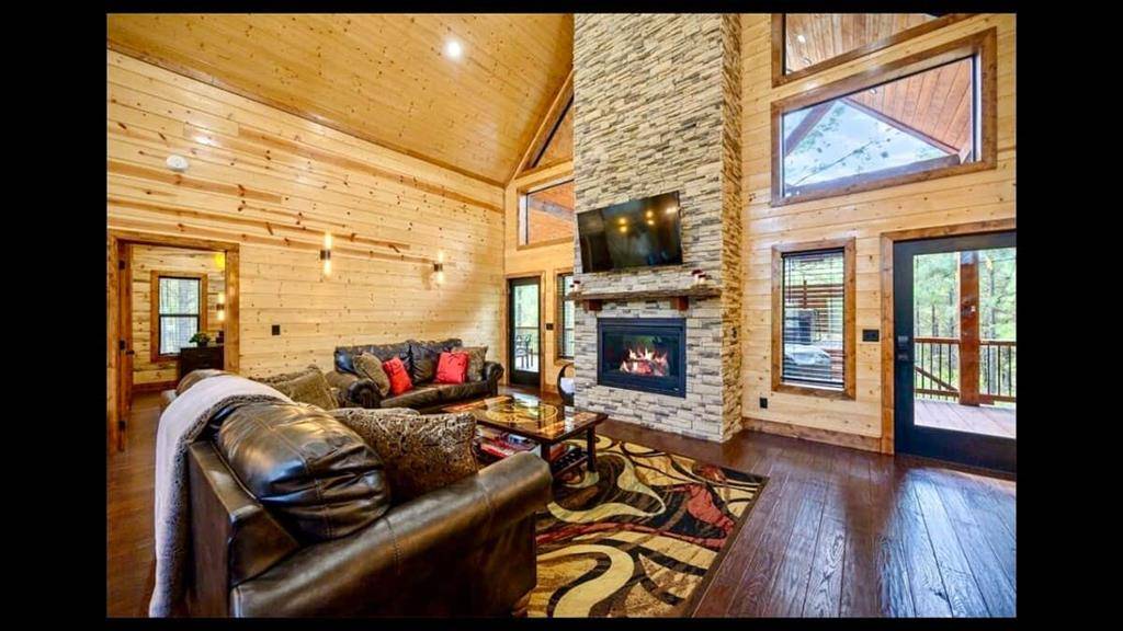 211 Boulder AVE, Broken Bow, OK 74728