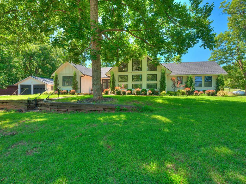2221 W College AVE, Guthrie, OK 73044