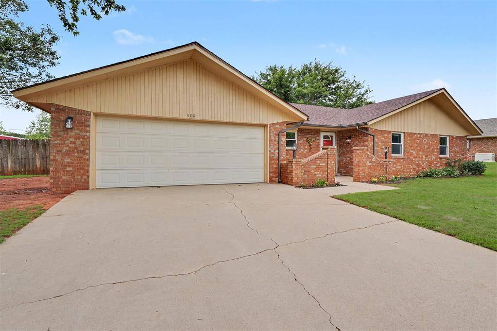 308 Elkview DR, Elk City, OK 73644