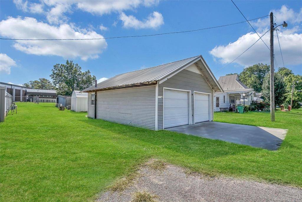 402 N Indiana AVE, Mangum, OK 73554