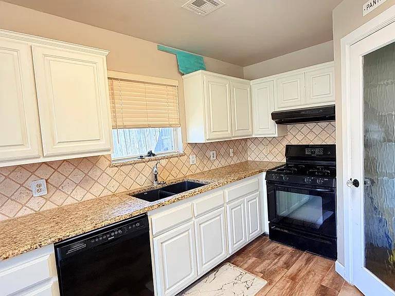 1801 Brittany LN, Edmond, OK 73003